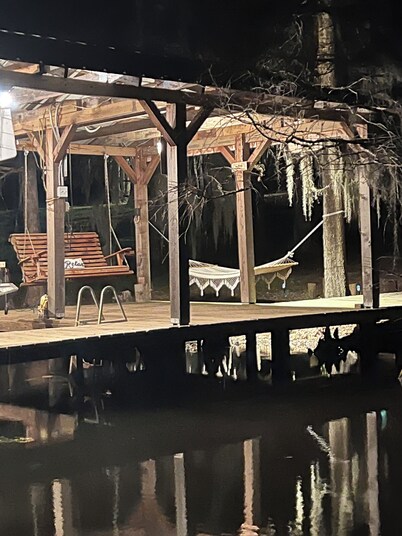 Cinematic Lake house on Nantachie Lake
Located in Central Louisiana