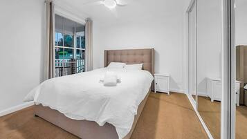 2 quartos, ferros/tábuas de passar roupa, Wi-Fi, roupa de cama