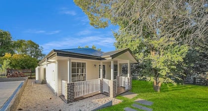 Private cottage - Fire pit, Games and BBQ Bathurst