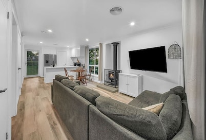 Private cottage - Fire pit, Games and BBQ Bathurst