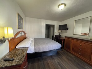 Desk, free WiFi, bed sheets - Royal Inn (Eustis)