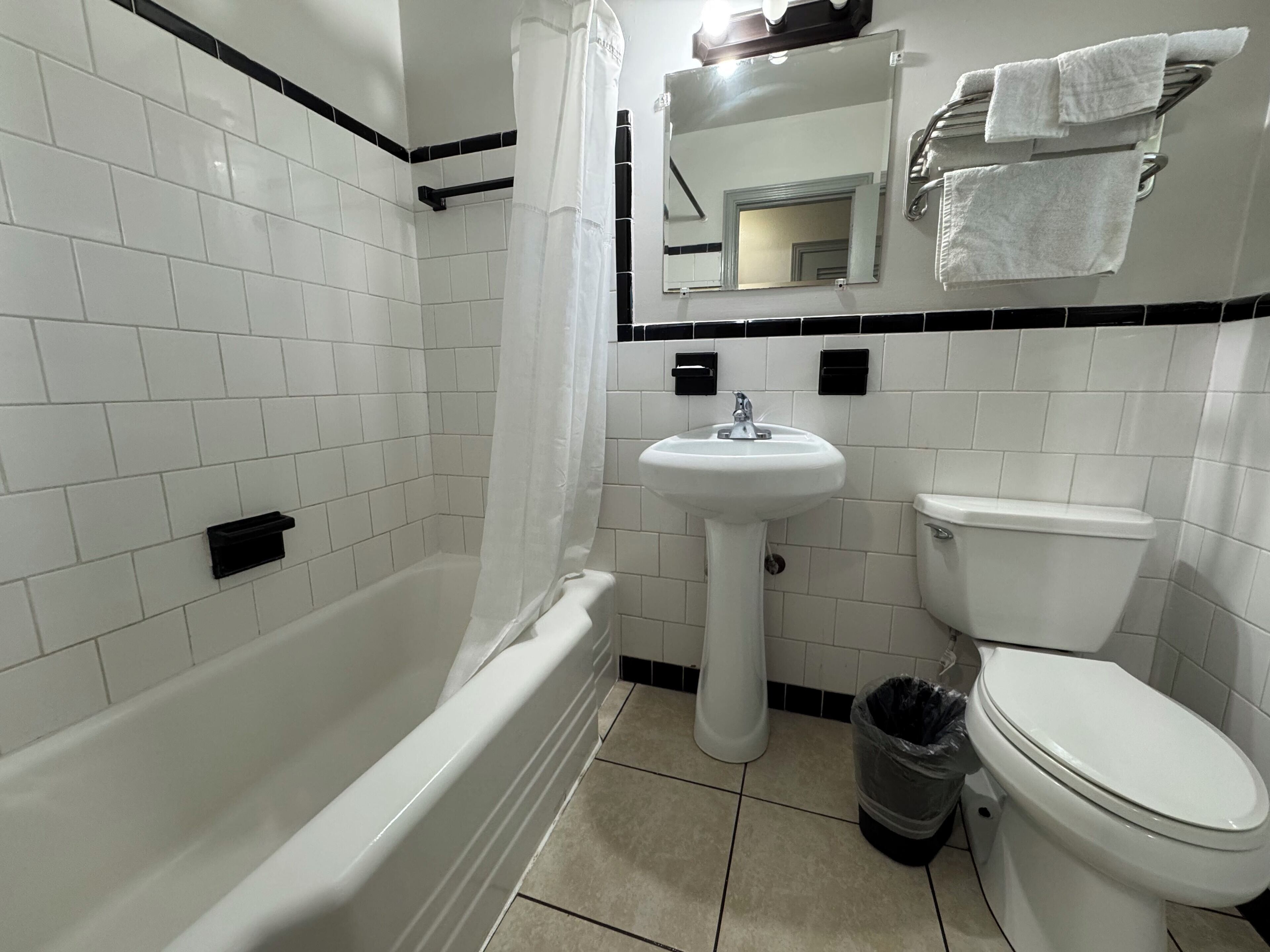 淋浴/盆浴组合、毛巾、肥皂、洗发水