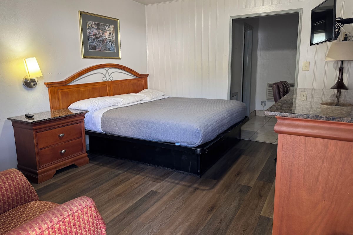 Desk, free WiFi, bed sheets