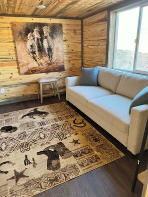 Living area - Cozy cabin in delightful Niarada with AC, WiFi (Niarada)