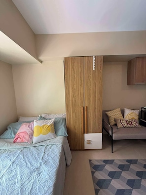 1 bedroom, iron/ironing board, WiFi, bed sheets