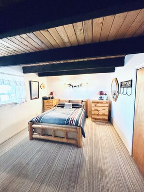 8 bedrooms, WiFi, bed sheets