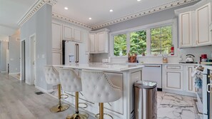 Fridge, microwave, oven, dishwasher - Frontlake Luxury Pocono Mansion (Blakeslee)