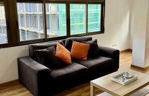 TV - APARTBEACH CENTRAL PONENT and VIEWS OF THE MAIN BEACH (Salou)