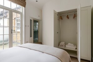 2 makuuhuonetta, silitysrauta/-lauta, Wi-Fi, vuodevaatteet