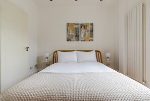 2 habitaciones, tabla de planchar con plancha, wifi y ropa de cama 