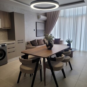 Luxury-Maisonette, Balkon, Stadtblick | Wohnbereich