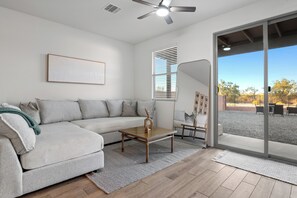 Smart TV - Tucson Marana 2 Bedroom 2 Bathroom House Privacy Backyard Firepit (Tucson)