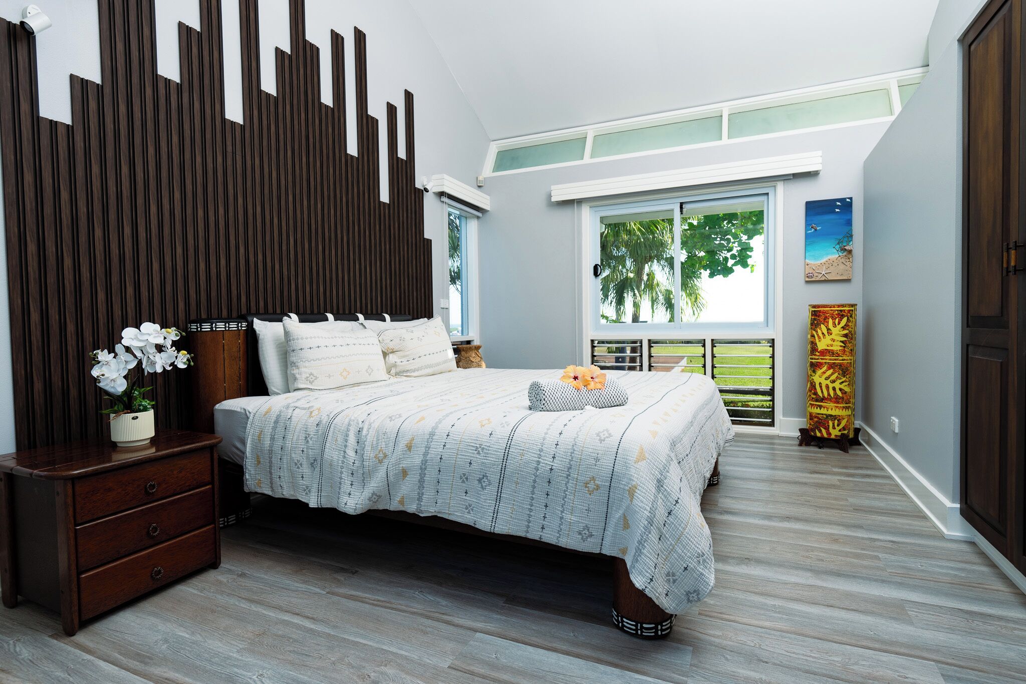 6 habitaciones, caja de seguridad en la habitación y escritorio 