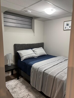 1 bedroom, in-room safe, free WiFi, bed sheets - Bliss and Comfort Home (Winnipeg)