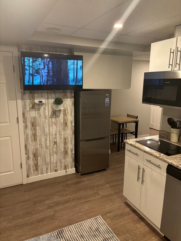 Fridge, microwave, stovetop, dishwasher - Bliss and Comfort Home (Winnipeg)