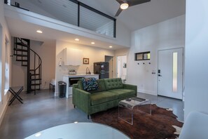 TV connectée, cheminée, lecteur de DVD