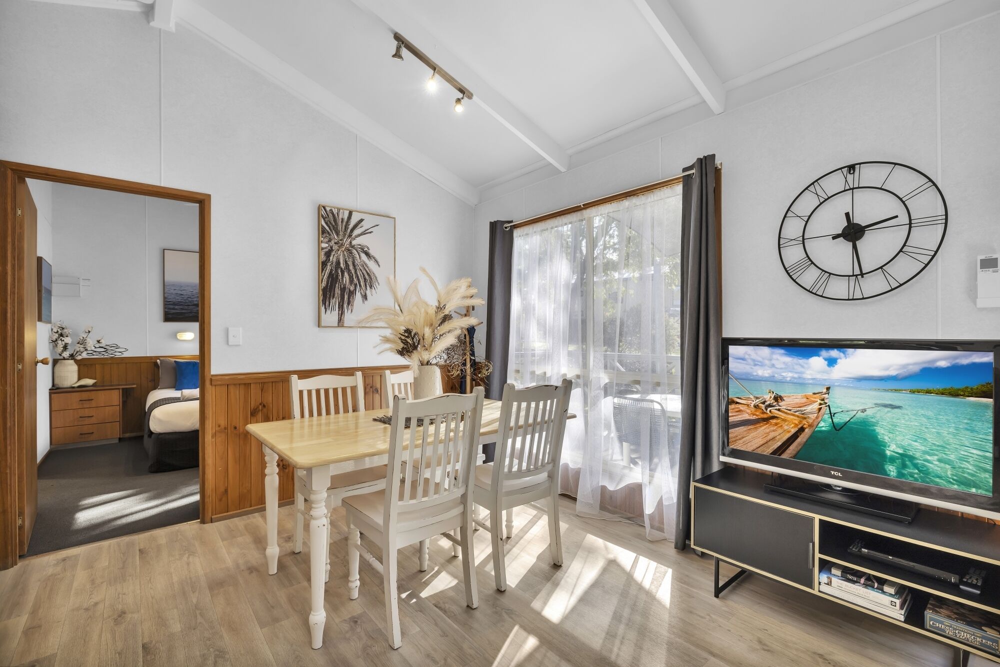 2 bedrooms, iron/ironing board, free WiFi