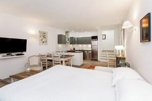 2 chambres, fer et planche à repasser, Wi-Fi, draps fournis