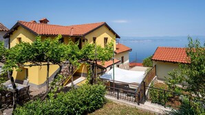 Exterior - Cosy apartment for 5 people with A/C, WIFI, TV, terrace and panoramic view (Rijeka)