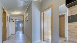 Interior - Cosy apartment for 5 people with A/C, WIFI, TV, terrace and panoramic view (Rijeka)