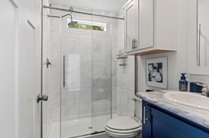 Bathroom - Hidden Fox Escape - Arctic Fox (Hays County)