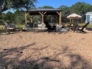 Outdoor dining - Hidden Fox Escape - Ginger Fox (Hays County)