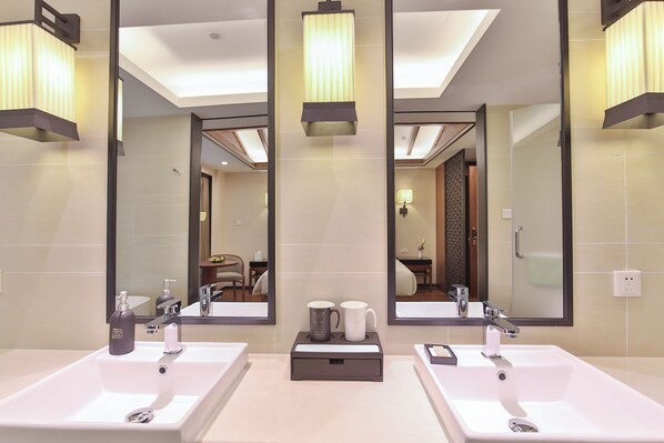 A hotel bathroom with two sinks, a mirror, and a vanity area. - SSAW Boutique Hotel Hangzhou Qianjiang New City Jinjiang Subway Station Branch (Hangzhou)