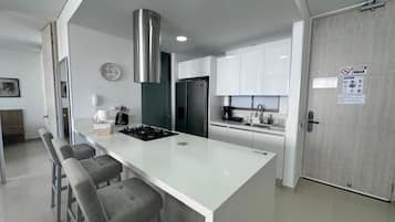 Fridge, microwave, stovetop, dishwasher