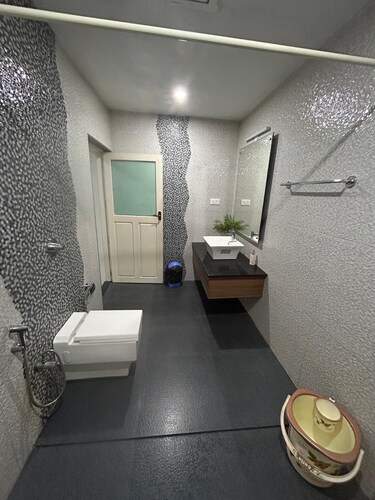 Charming 4-bedroom house with AC, WiFi in pleasant Kumily