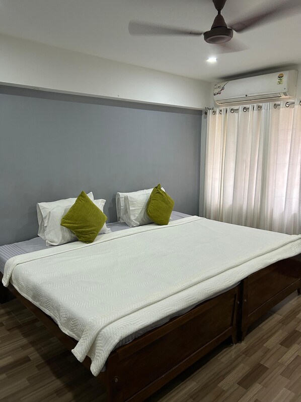 4 Schlafzimmer, Bügeleisen/Bügelbrett, WLAN, Bettwäsche