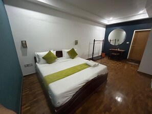 4 habitaciones, tabla de planchar con plancha, wifi y ropa de cama