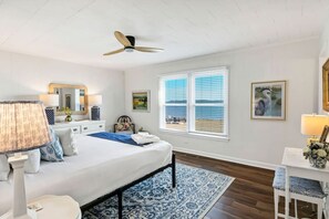 3 bedrooms, desk, iron/ironing board, travel cot