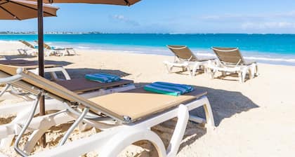 New SEASCAPE SUITES, Providenciales, Chic, Wifi, AC, Pool, Beach, Dining access