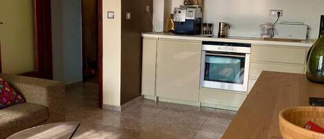 Oven, stovetop, dishwasher