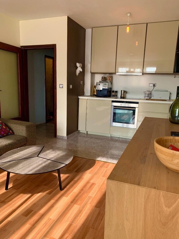 Horno, placa de cocina y lavavajillas