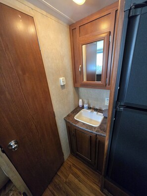 淋浴設備、提供毛巾、番梘、廁紙