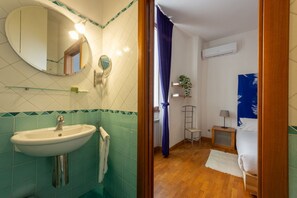 Shower, hair dryer, bidet, towels - Don Minzoni Quiet Haven (Firenze)