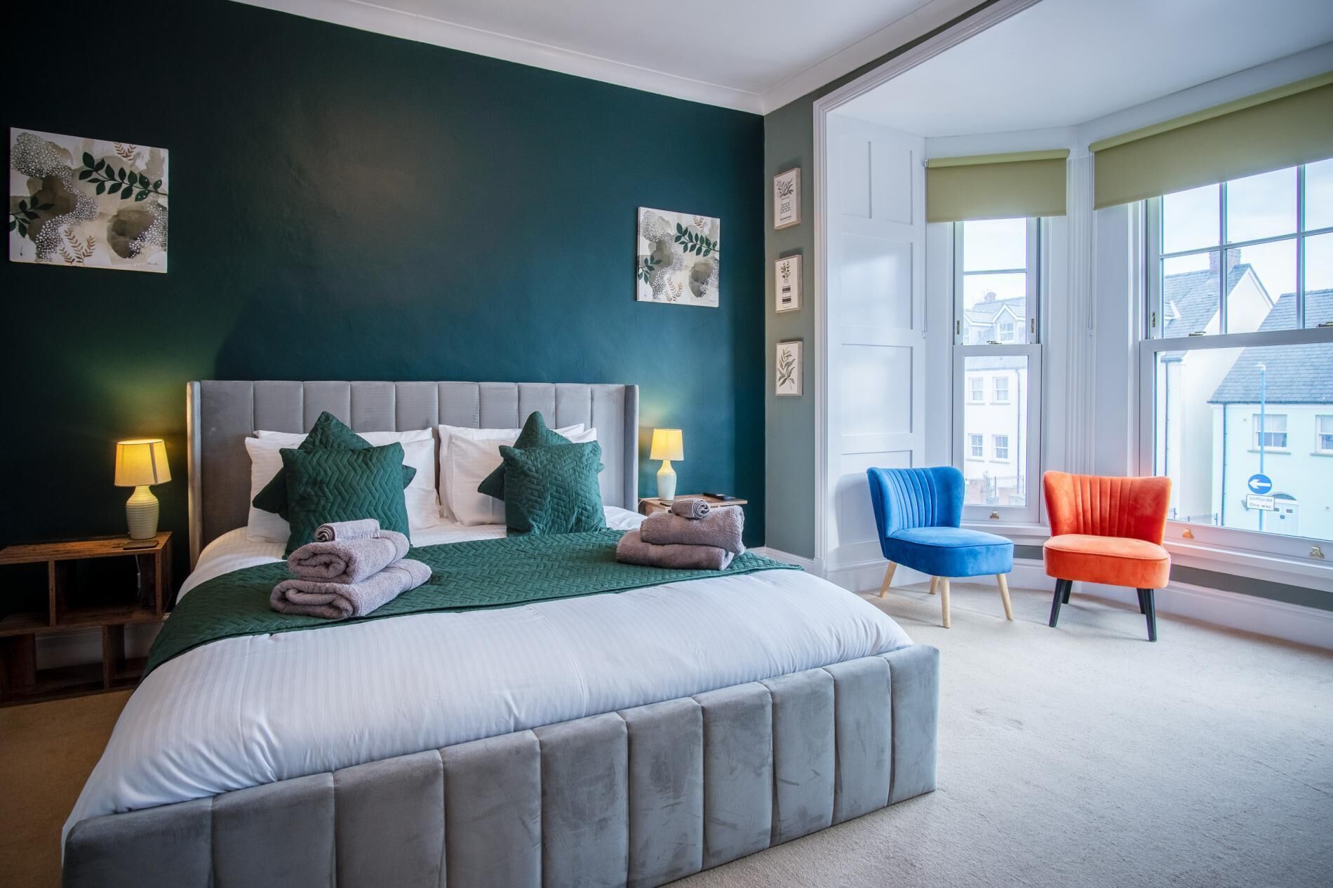 9 habitaciones, tabla de planchar con plancha, wifi y ropa de cama 