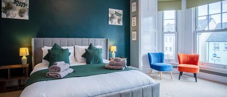 9 chambres, fer et planche à repasser, Wi-Fi, draps fournis