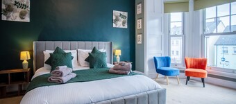 The Lanterns - 9 Bedroom - Sleeps 17 - Saundersfoot Village Centre