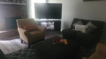 TV connectée, cheminée, jeux vidéo