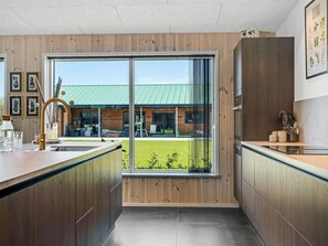 Fridge, microwave, dishwasher, cookware/dishes/utensils
