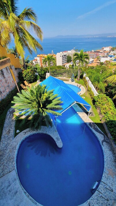 Spacious hillside Villa with stunning bay&city views in Amapas, Puerto Vallarta