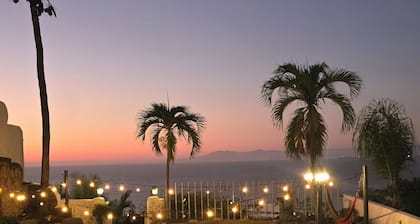 Spacious hillside Villa with stunning bay&city views in Amapas, Puerto Vallarta