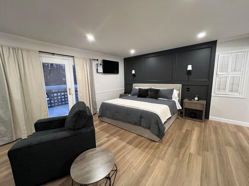 The Happy Hideaway, steps from Spa and 1 mile to Mohegan Sun