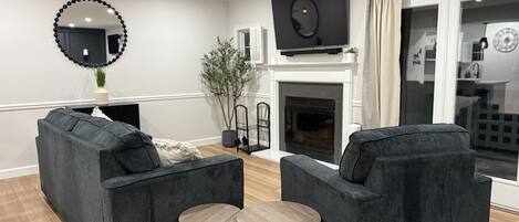 Smart TV, chimenea y videojuegos