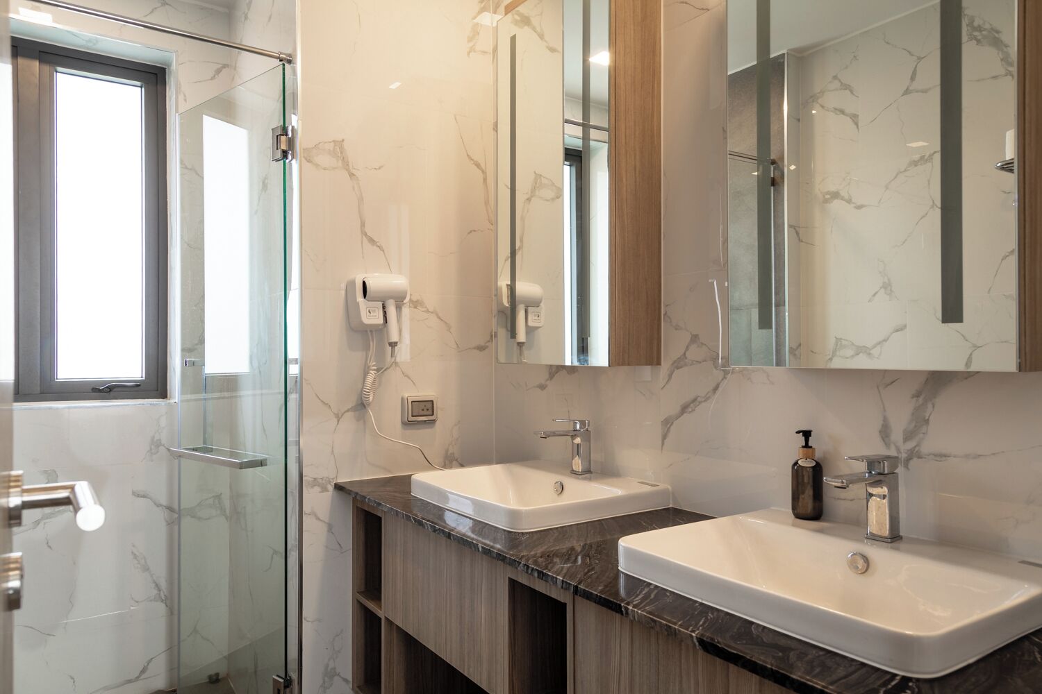 Family Villa, 4 Bedrooms, Ensuite, Pool View | Bathroom | Shower, rainfall showerhead, hair dryer, bidet