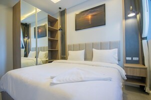 Villa de lujo, 4 habitaciones, baño privado, vistas a la piscina | 4 dormitorios, caja fuerte, escritorio y cortinas opacas