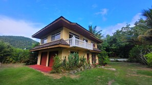 Exterior - Te Hana – Just 100 meters from the beach (Fare)