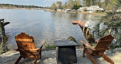 Renovated 2-bedroom farm-style cottage on Lake Murray.